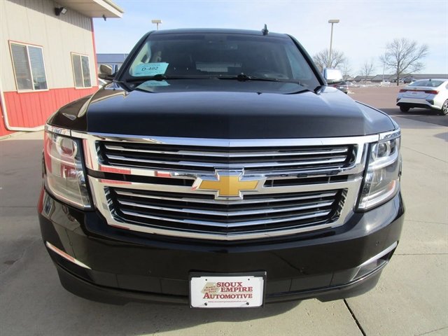 Used 2017 Chevrolet Suburban Premier AWD/4WD image 4