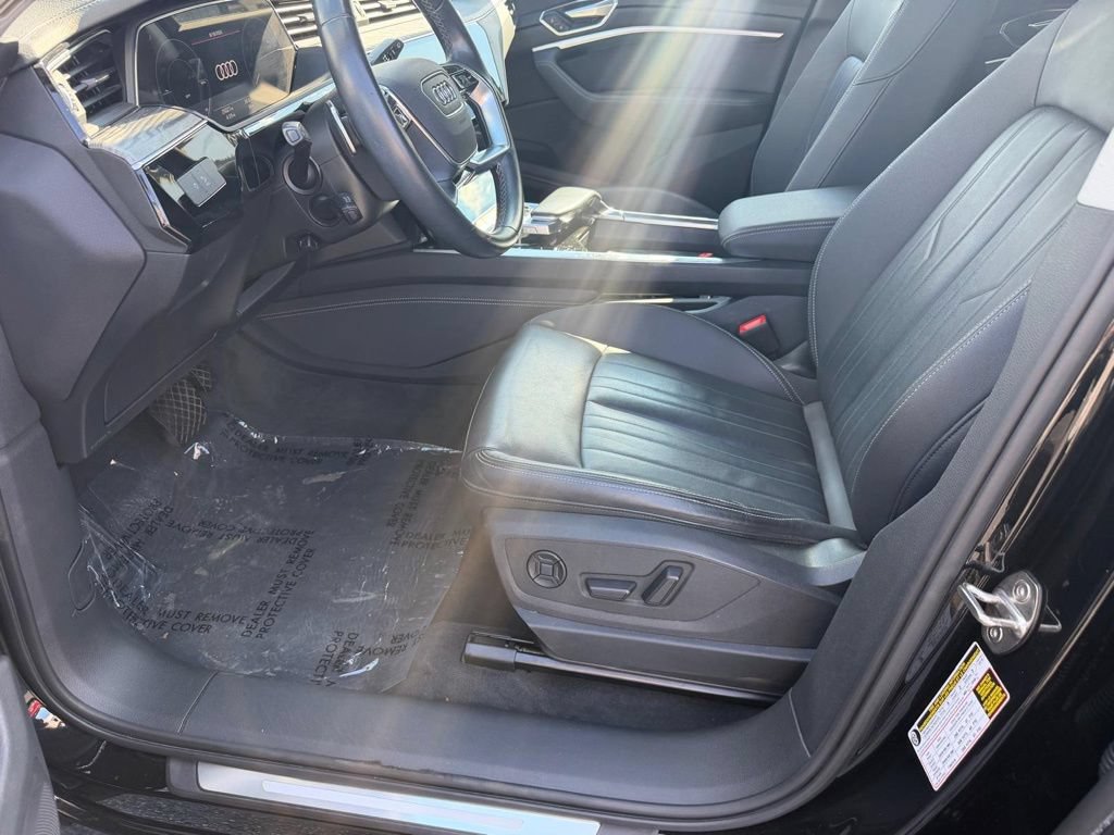 Used 2022 Audi e-tron Premium w/ Towing Package AWD/4WD image 17