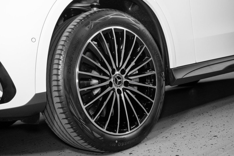 Certified 2026 Mercedes-Benz GLC 300 image 9