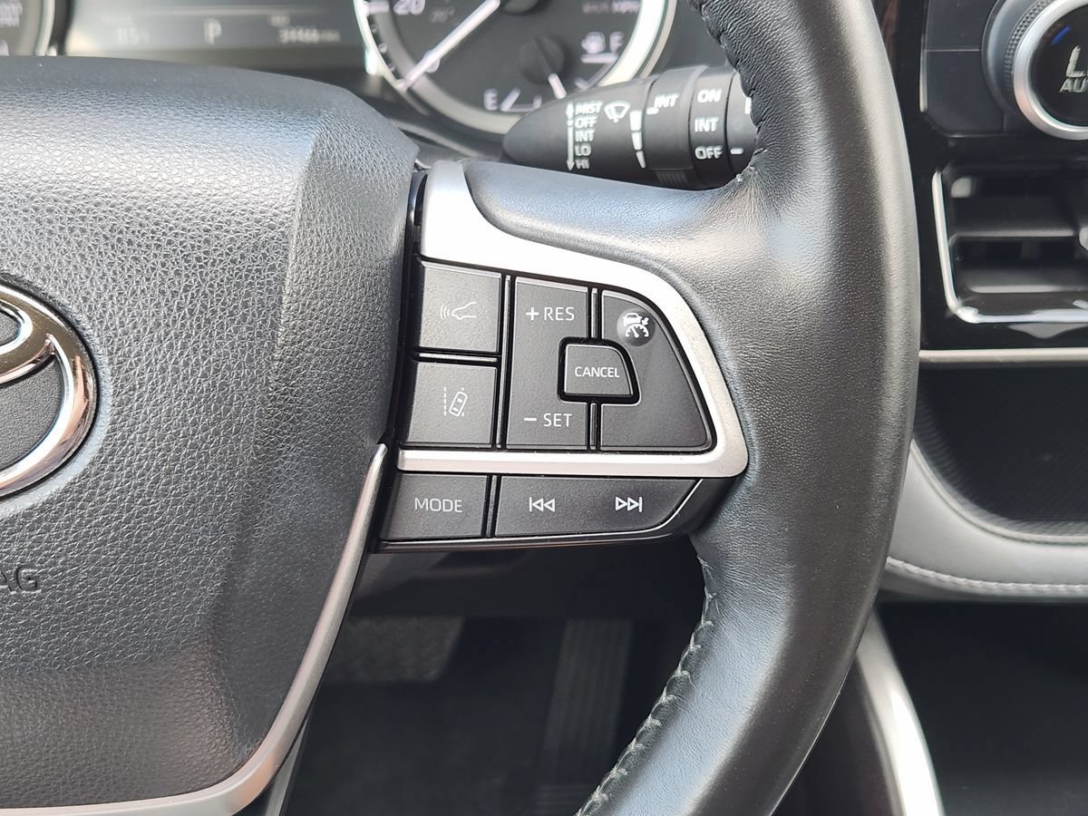 Used 2023 Toyota Highlander LE FWD image 50