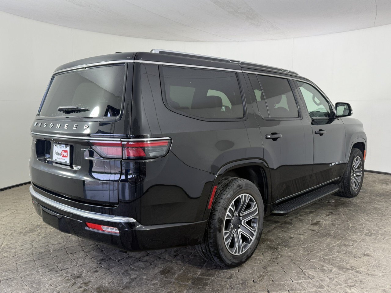 Used 2023 Jeep Wagoneer 4WD w/ Premium Group I image 9