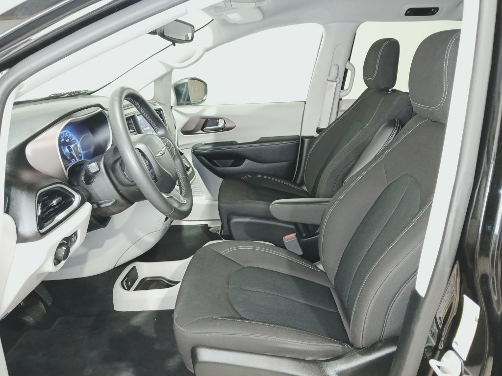 Used 2024 Chrysler Voyager LX FWD image 10