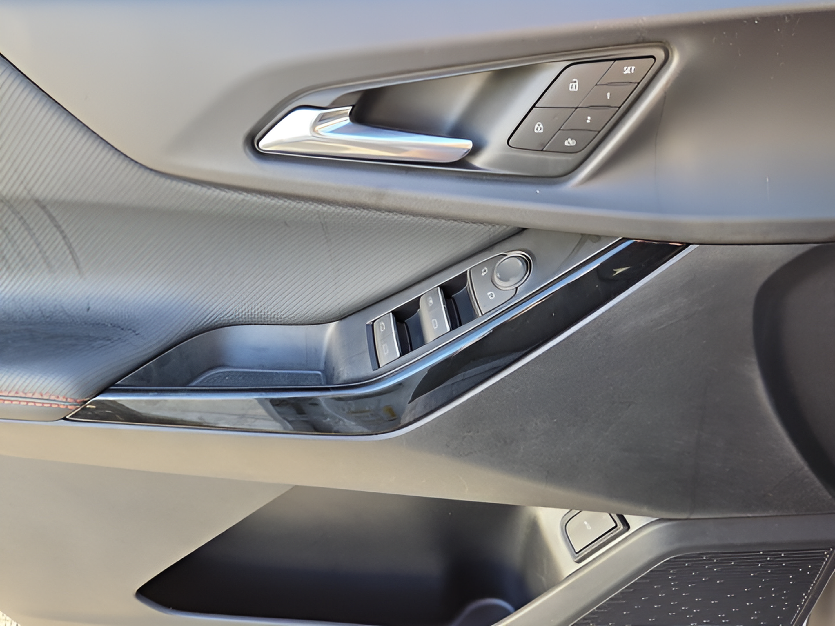 New 2027 Chevrolet Equinox RS w/ Safety and Technology Package FWD image 27