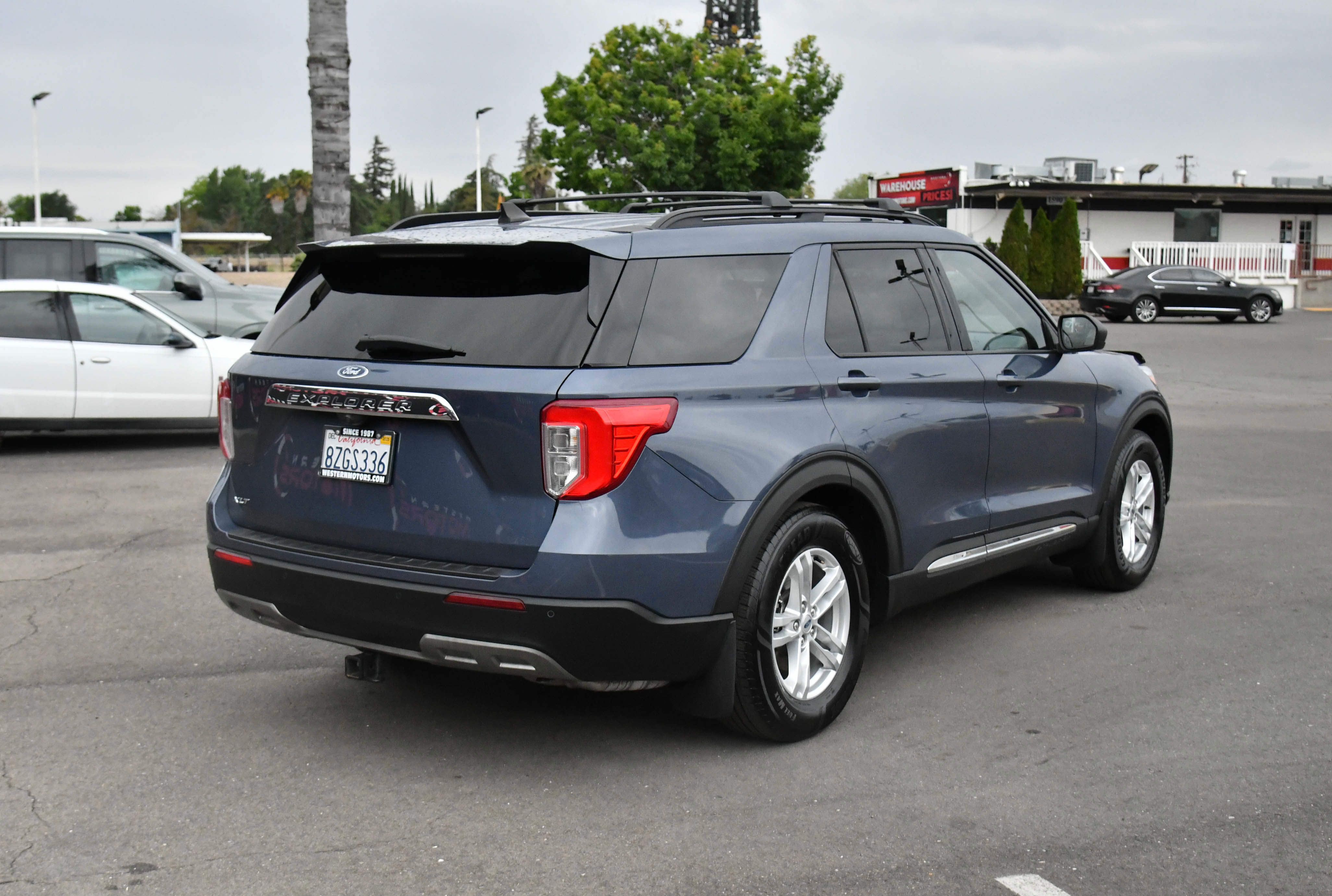 Used 2021 Ford Explorer XLT w/ Equipment Group 202A RWD image 8