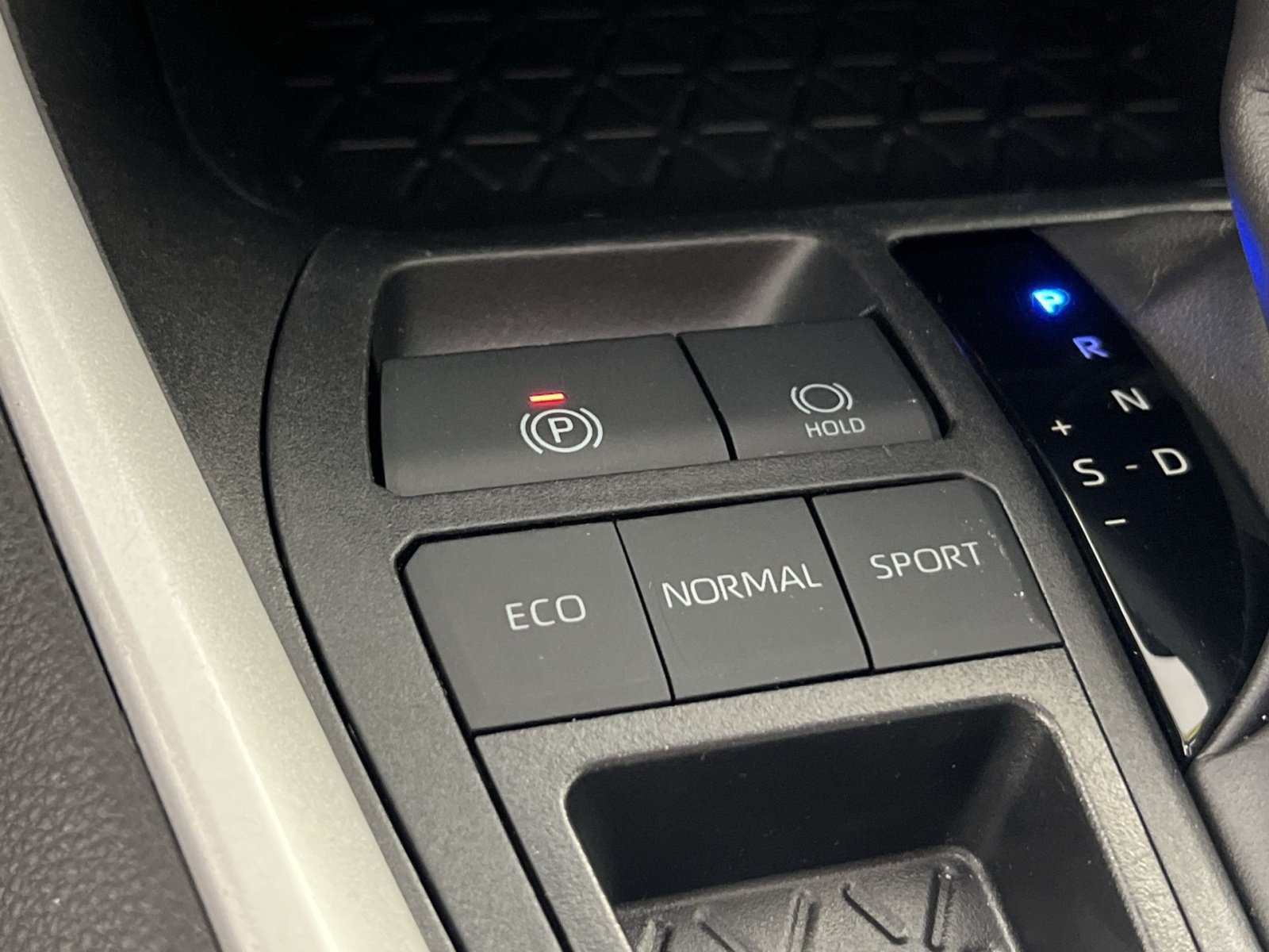 Used 2025 Toyota RAV4 LE FWD image 33