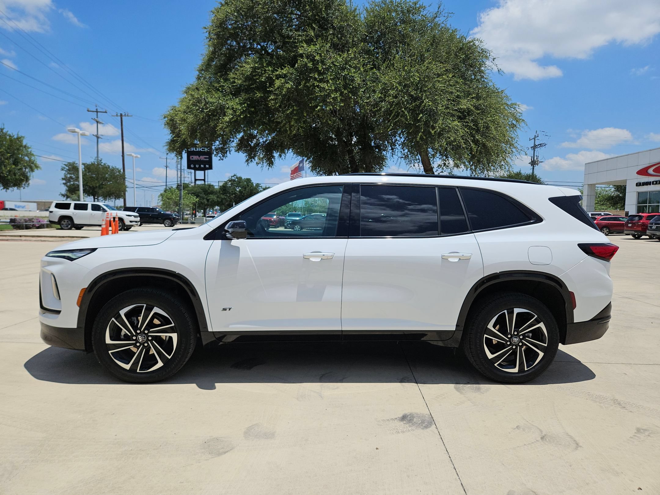 Certified 2026 Buick Enclave Sport Touring FWD image 6