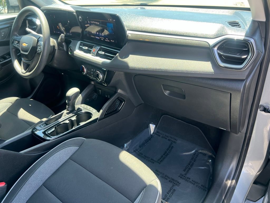 Used 2025 Chevrolet TrailBlazer LT AWD/4WD image 30