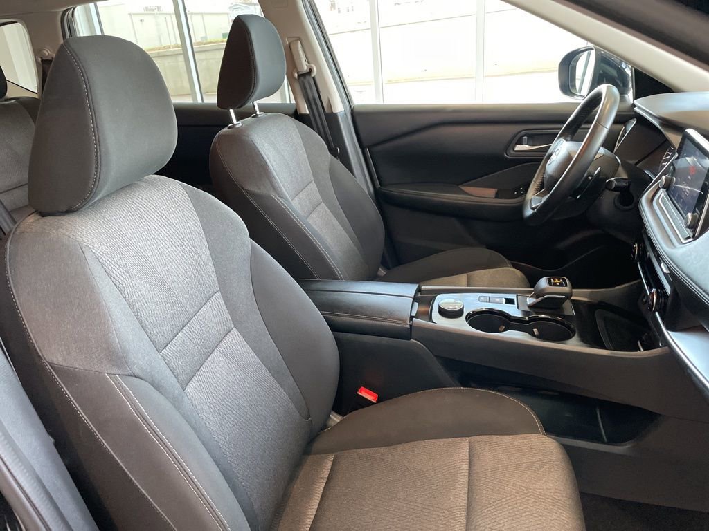 Used 2025 Nissan Rogue SV image 19