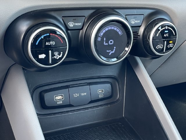 Used 2024 Hyundai Venue SEL FWD image 19