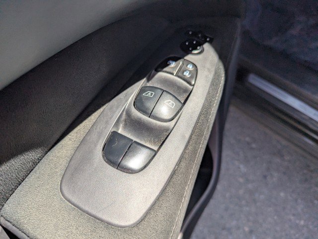 Used 2016 Nissan Pathfinder SV image 10