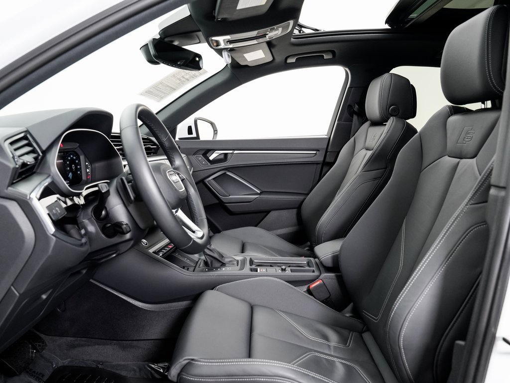 Used 2024 Audi Q3 2.0T Premium w/ Convenience Package image 6