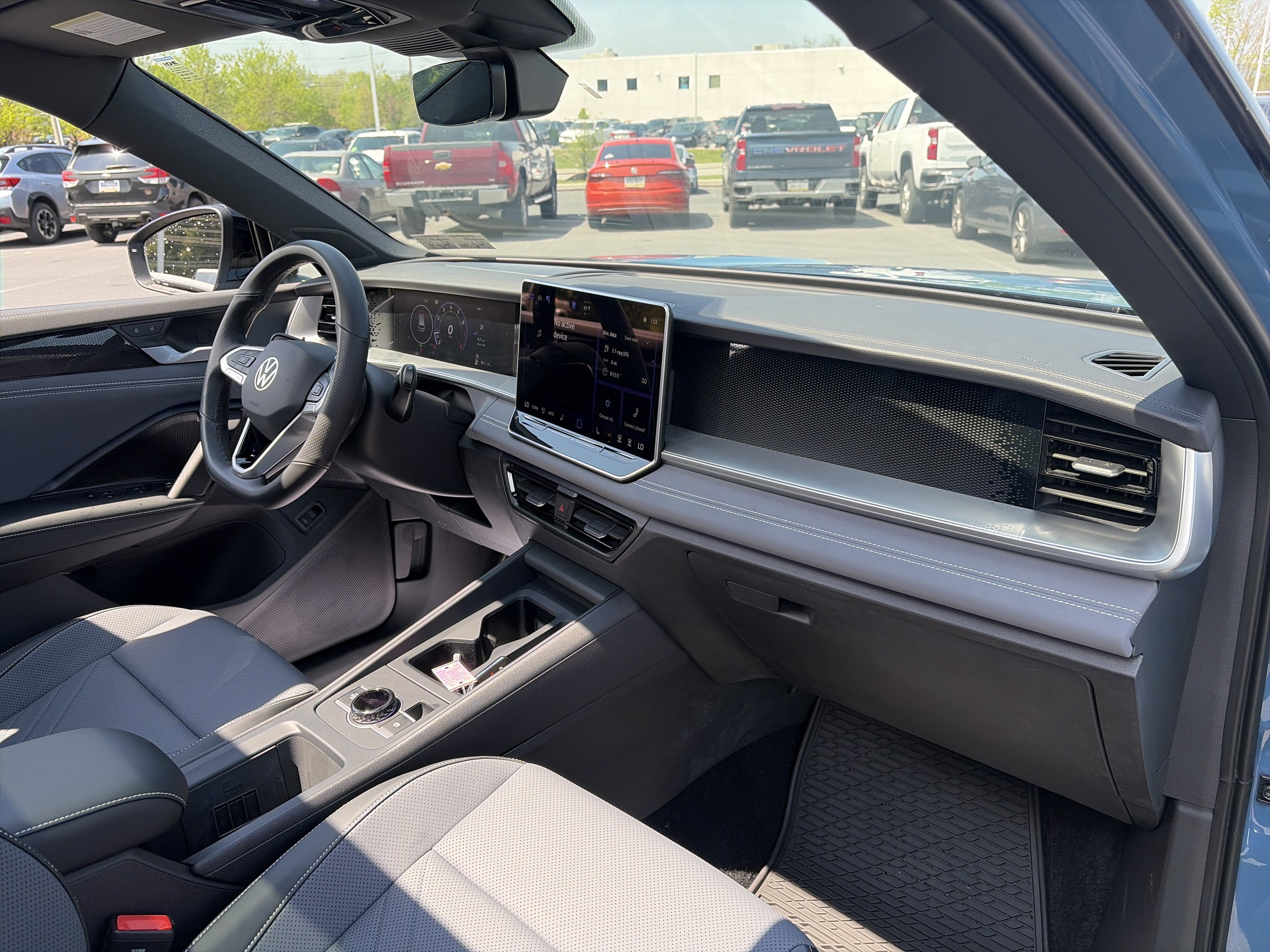 Used 2025 Volkswagen Tiguan SE R-Line AWD/4WD image 41