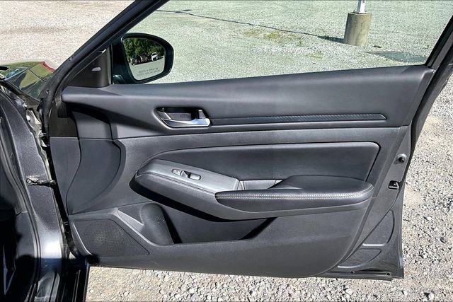 Used 2024 Nissan Altima 2.5 SV FWD image 23
