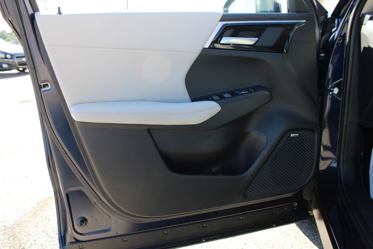 Used 2025 Mitsubishi Outlander SE FWD image 15