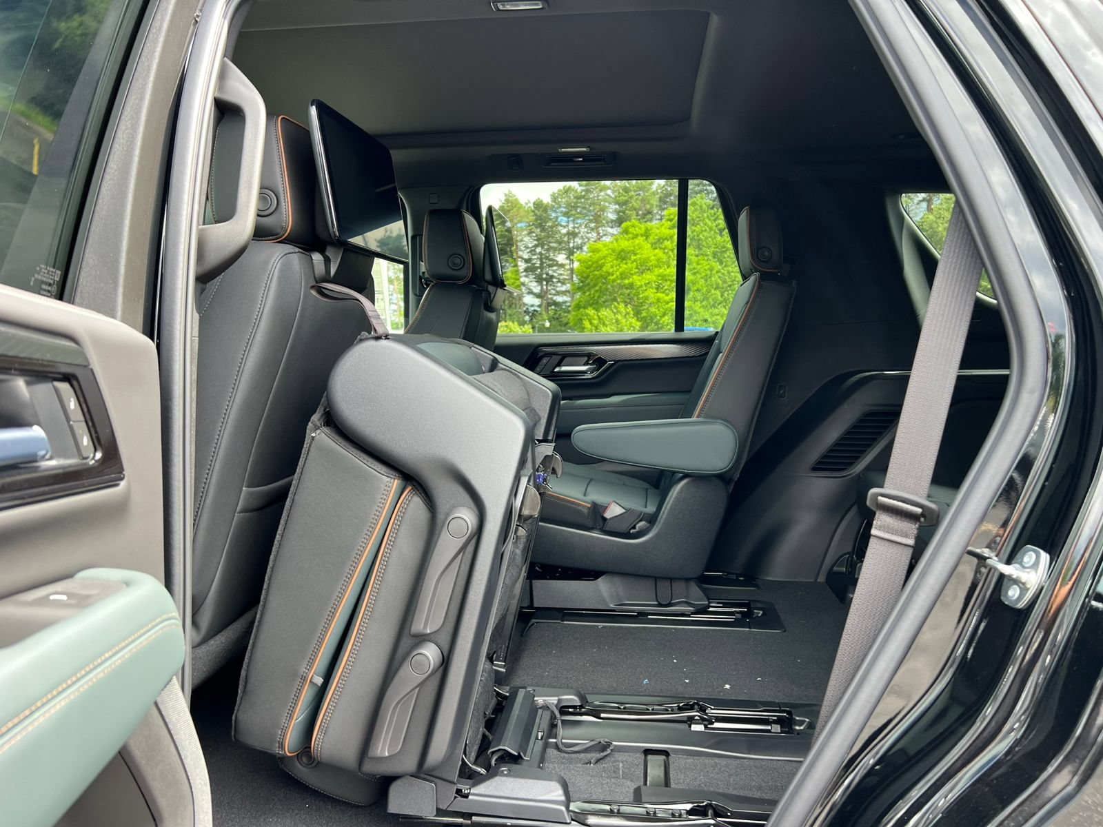New 2026 GMC Yukon AT4 w/ AT4 Premium Plus Package AWD/4WD image 44