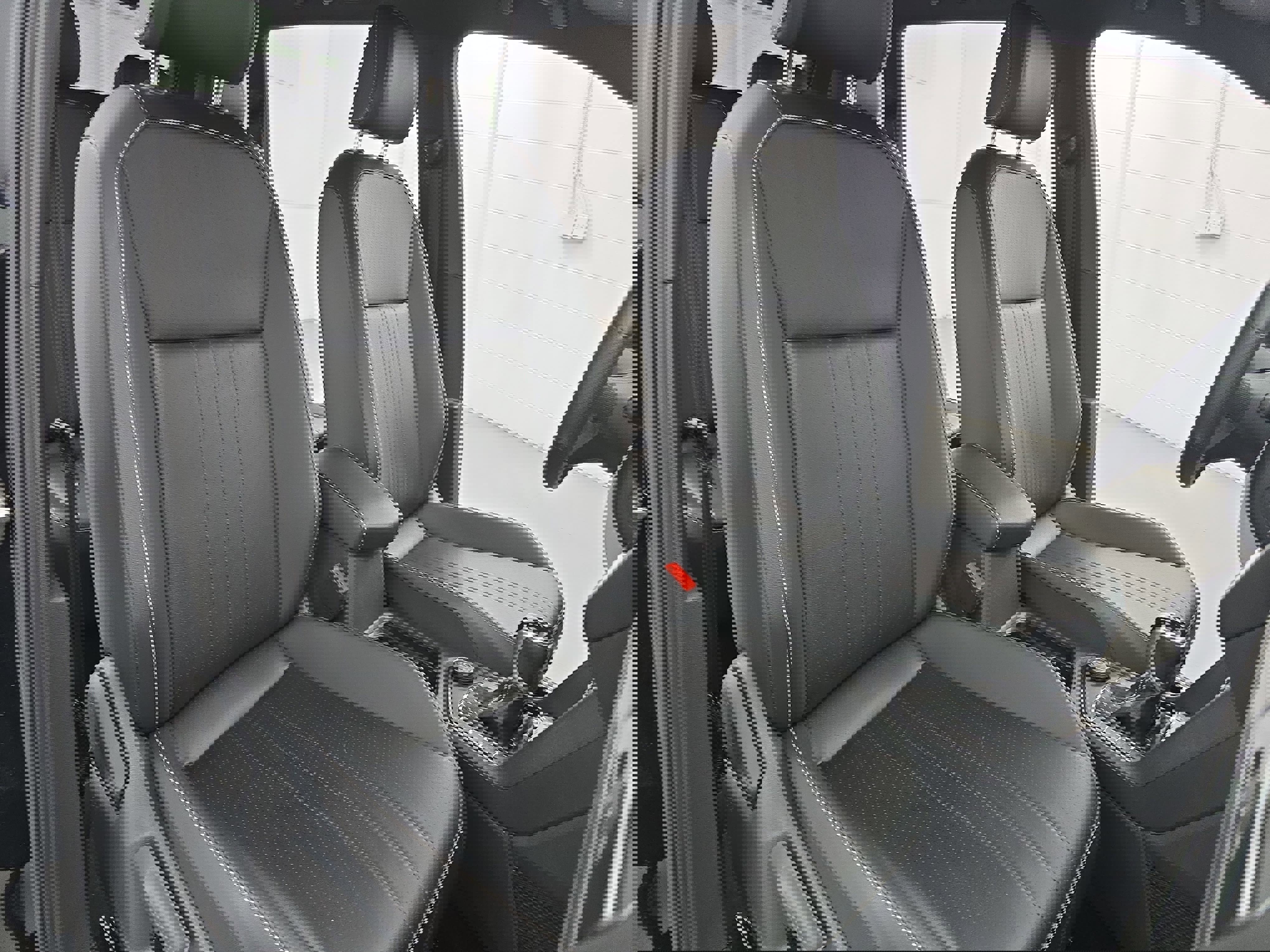 Certified 2024 Volkswagen Tiguan SE R-Line image 10