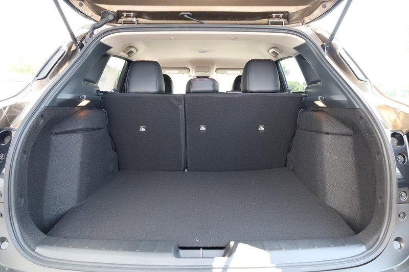 New 2025 Nissan Kicks SR image 7