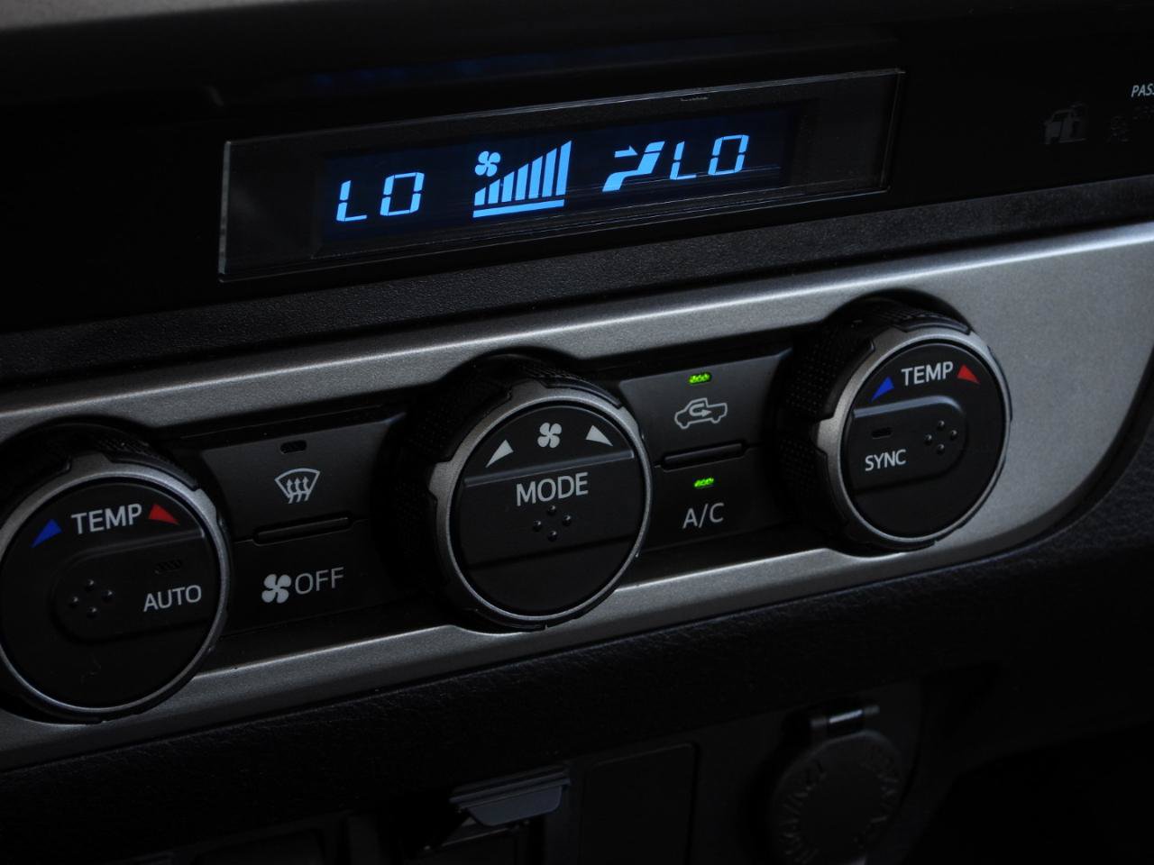 Used 2022 Toyota Tacoma SR5 w/ Technology Package RWD image 60