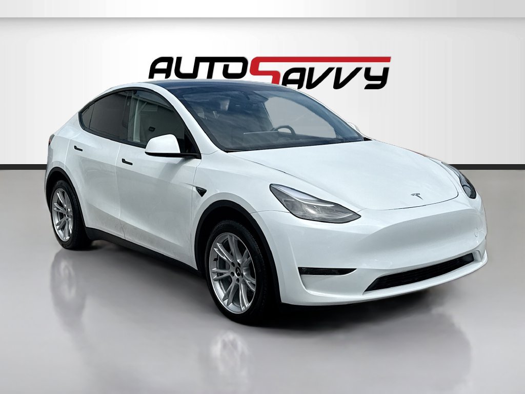 Used 2024 Tesla Model Y Long Range AWD/4WD image 1