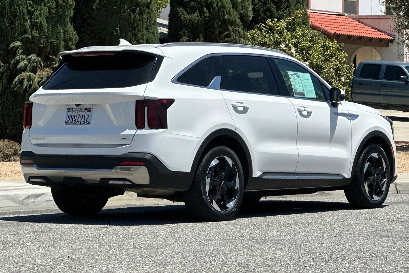 Used 2025 Kia Sorento EX AWD/4WD image 4