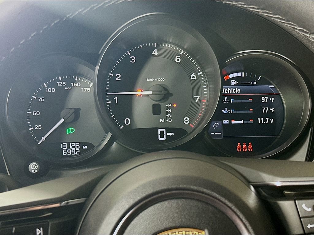 Certified 2024 Porsche Macan image 13