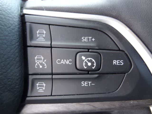Used 2023 Jeep Grand Cherokee L Limited AWD/4WD image 25
