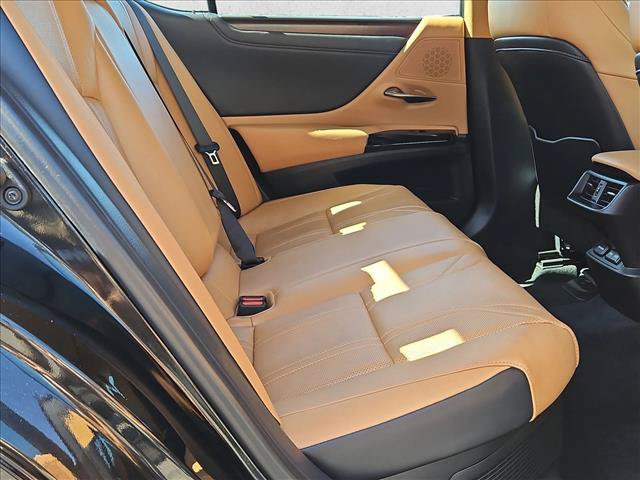 Used 2024 Lexus ES 300h w/ Luxury Package FWD image 20