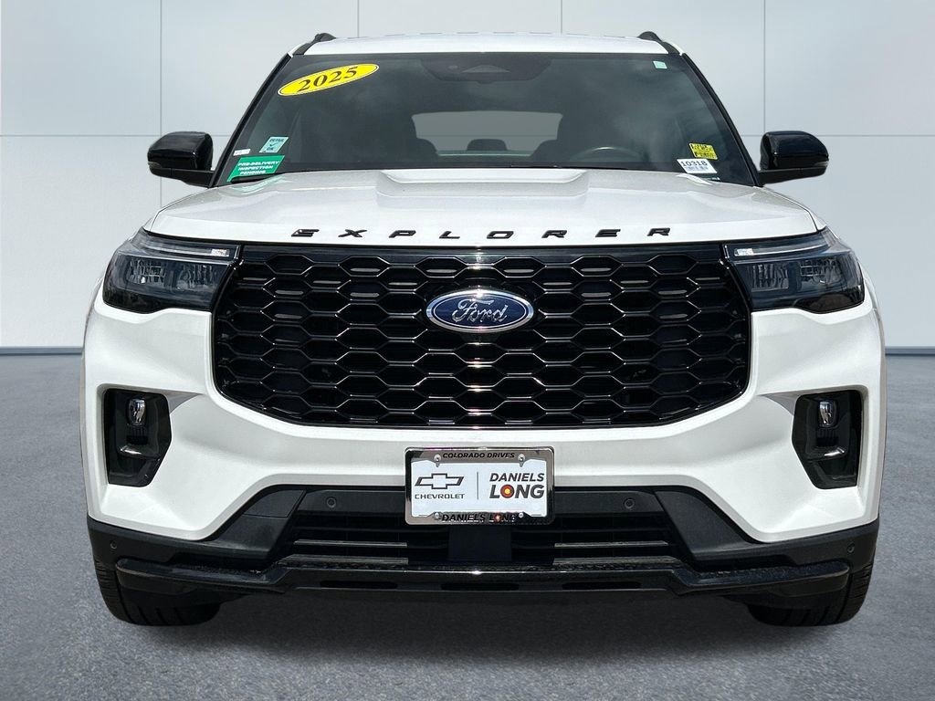 Used 2025 Ford Explorer ST-Line w/ ST-Line Street Pack AWD/4WD image 3