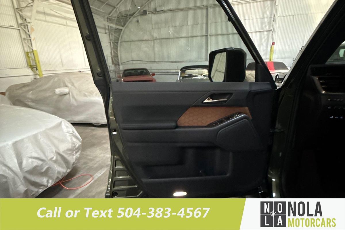 Used 2025 Lexus GX 550 w/ Cold Area Package AWD/4WD image 18