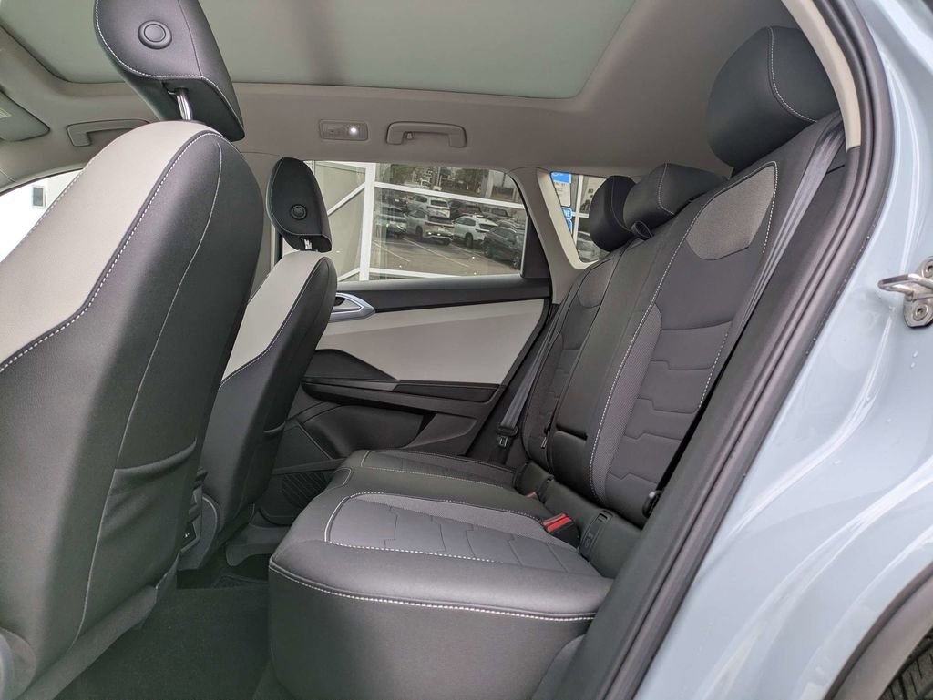 Certified 2025 Volkswagen Taos SE w/ Panoramic Sunroof Package image 14