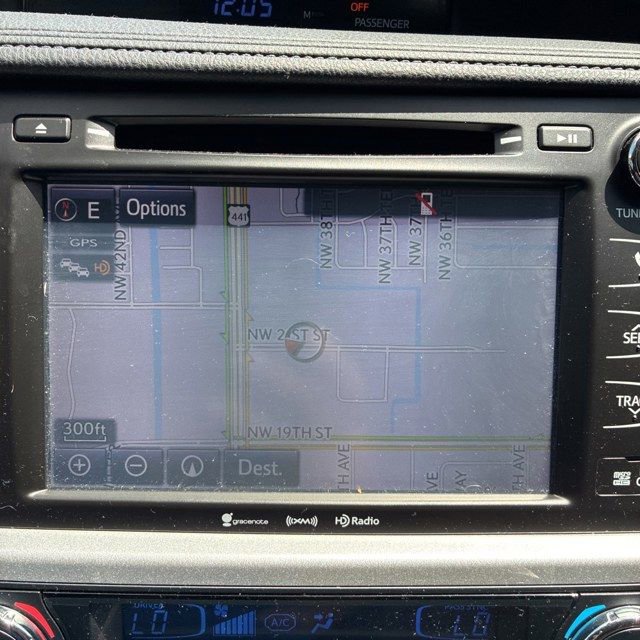 Used 2019 Toyota Highlander Limited FWD image 9