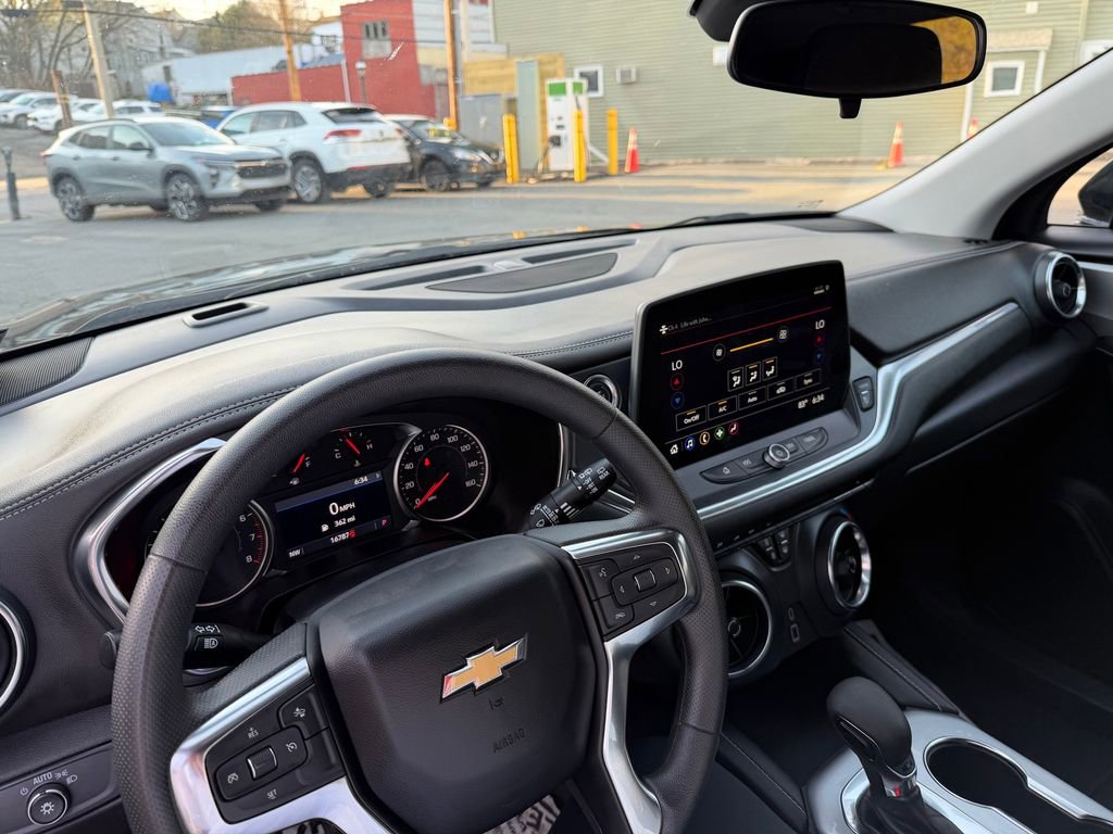 Used 2025 Chevrolet Blazer LT AWD/4WD image 22