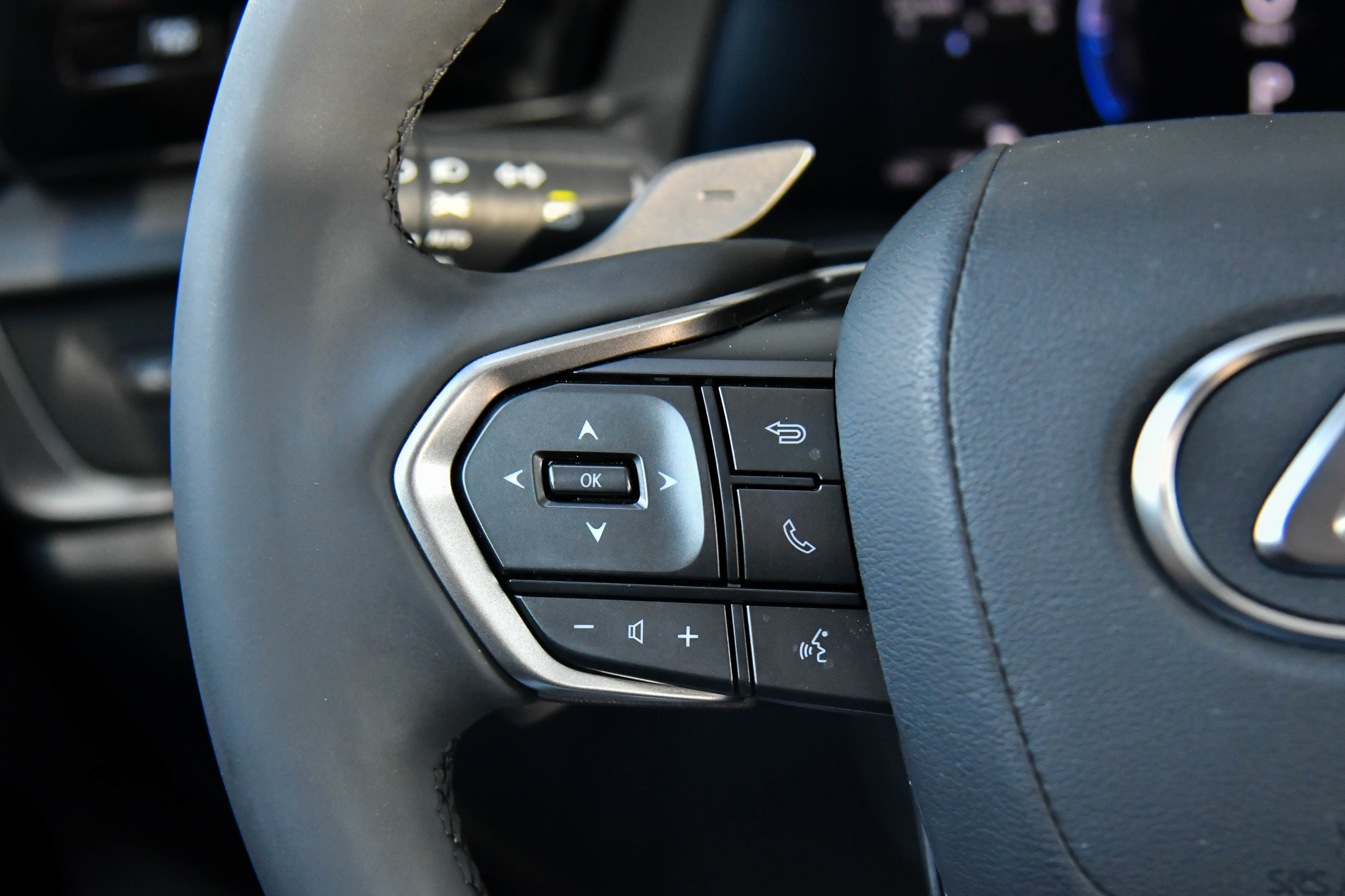 Used 2024 Lexus RZ 300e Premium image 35