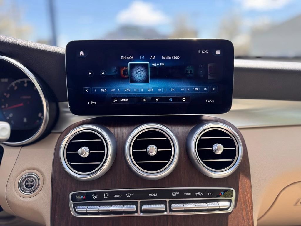 Used 2022 Mercedes-Benz GLC 300 4MATIC w/ Premium Package Lite image 16