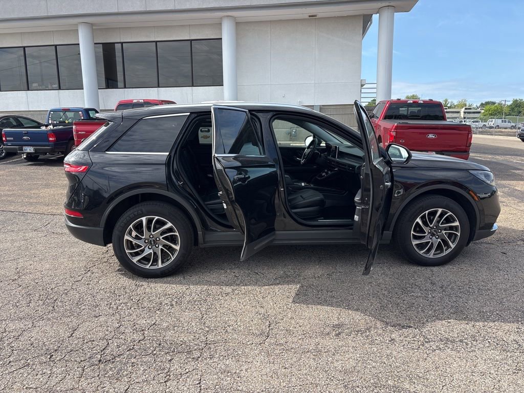Used 2022 Lincoln Corsair AWD w/ Equipment Group 101A image 8