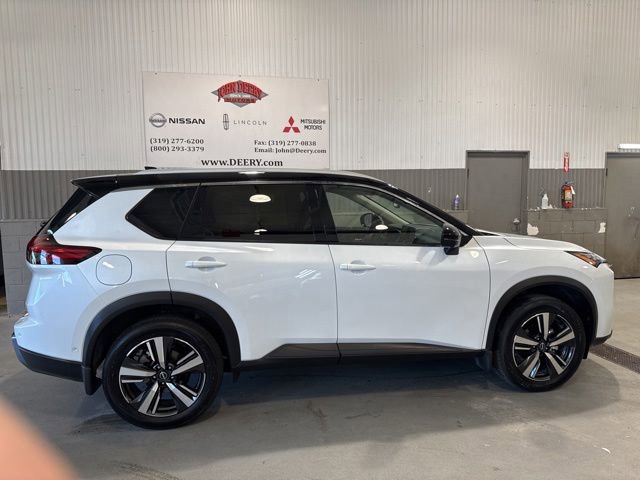 Used 2025 Nissan Rogue SL w/ SL Premium Package AWD/4WD image 3