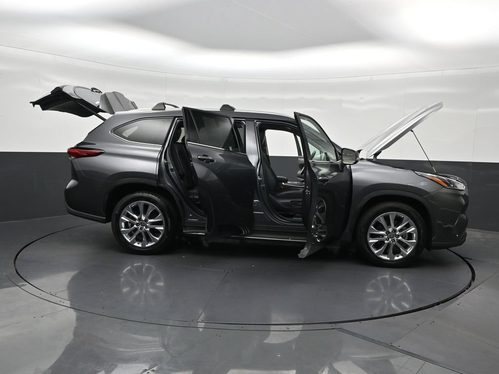 Used 2023 Toyota Highlander Limited FWD image 36