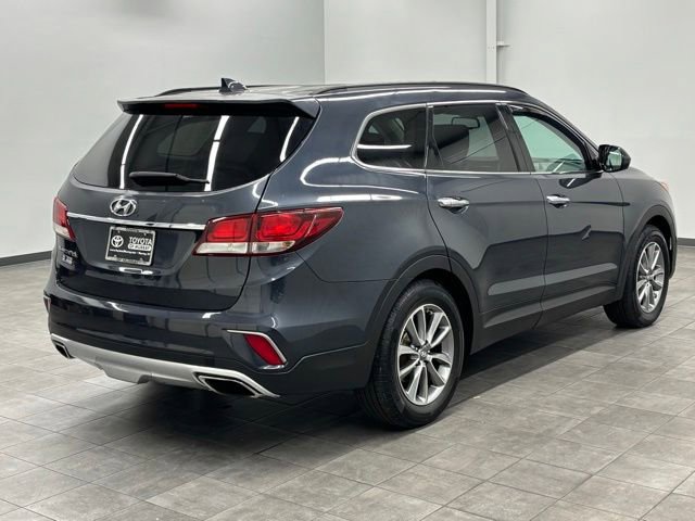 Used 2017 Hyundai Santa Fe SE FWD image 2