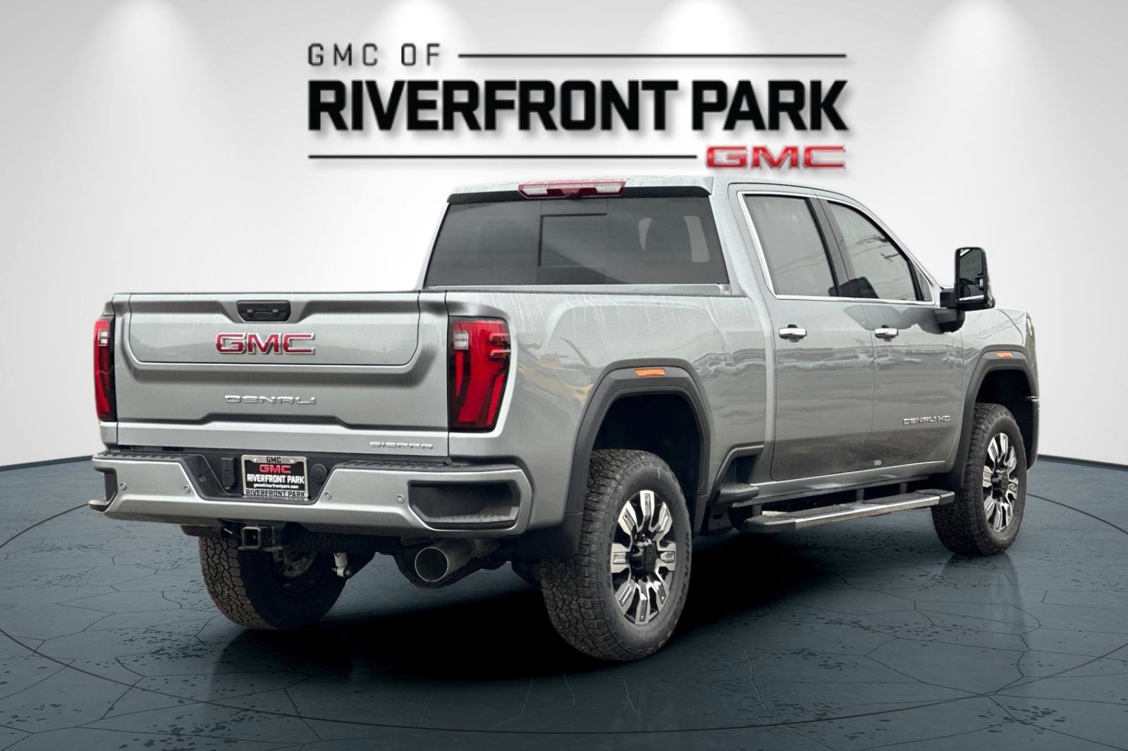 New 2026 GMC Sierra 2500 Denali w/ Denali Reserve Package image 3