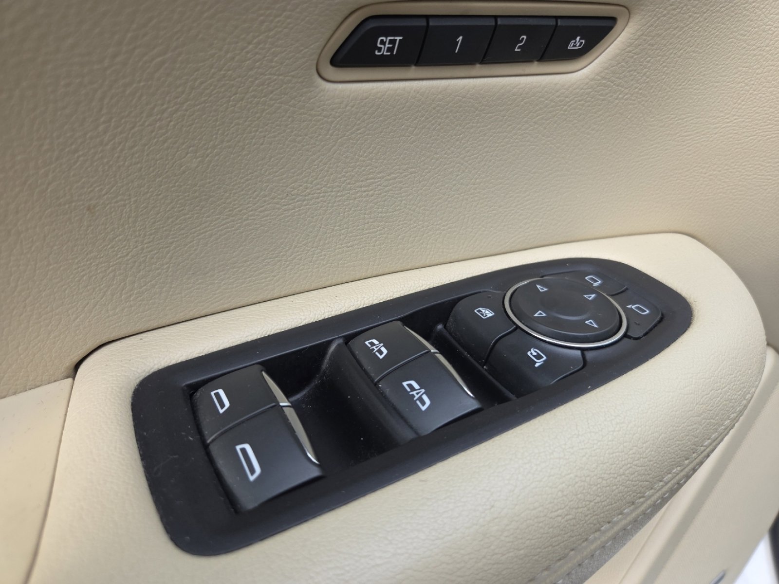 Used 2018 Cadillac XT5 Premium Luxury w/ Driver Assist Package image 28