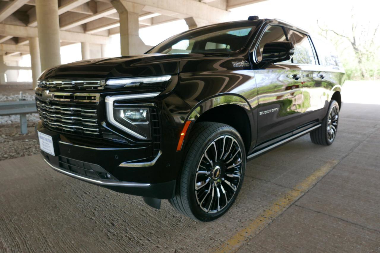 Used 2025 Chevrolet Suburban High Country AWD/4WD image 48