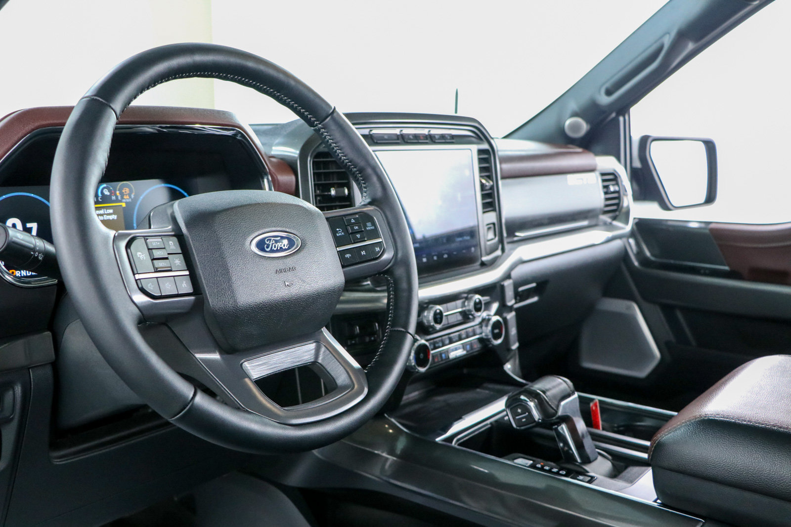 Used 2023 Ford F150 Lariat w/ Equipment Group 502A High AWD/4WD image 26