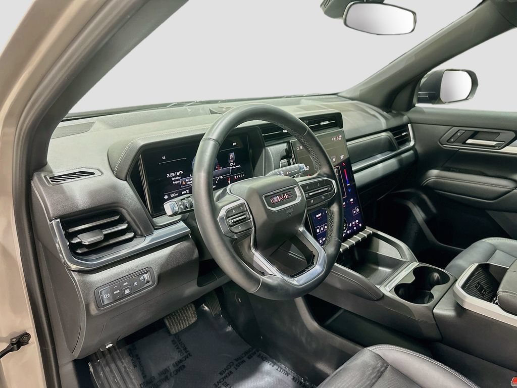 Used 2025 GMC Terrain Elevation w/ Elevation Premium Package AWD/4WD image 9
