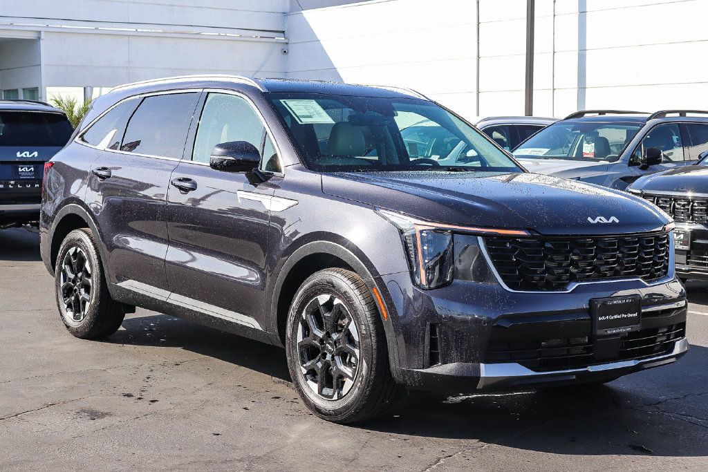Certified 2026 Kia Sorento S FWD image 3