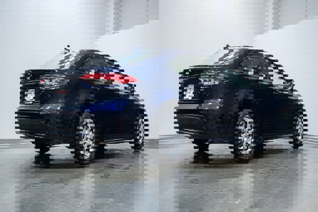 Used 2021 Toyota Corolla LE image 9
