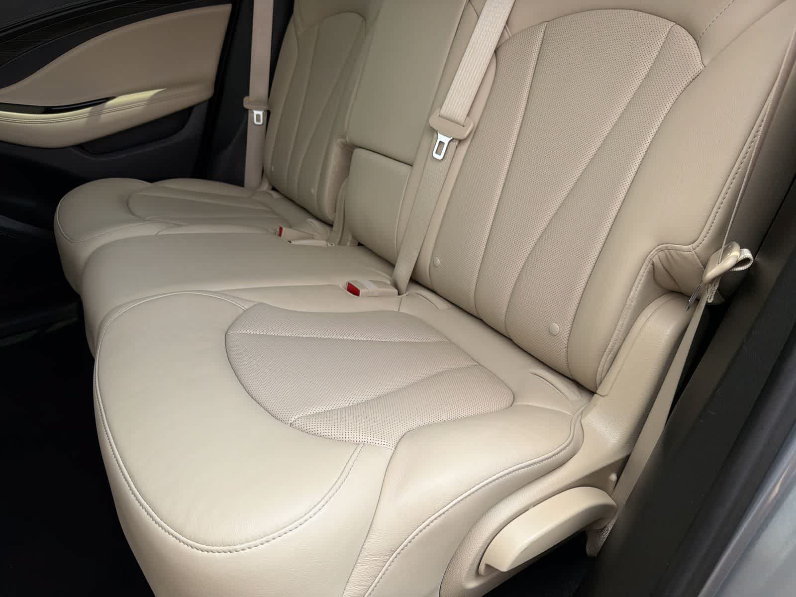 Used 2020 Buick Envision Premium AWD/4WD image 21