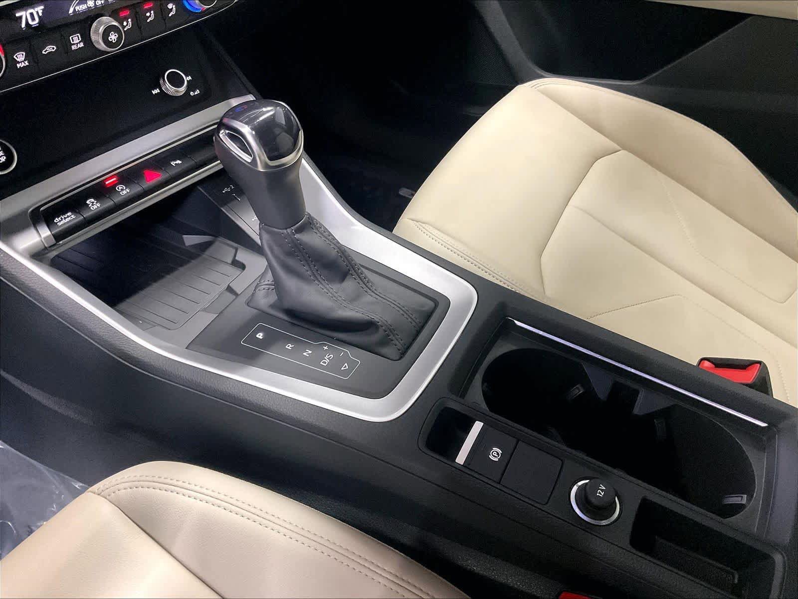 Certified 2025 Audi Q3 2.0T Premium w/ Convenience Package AWD/4WD image 17