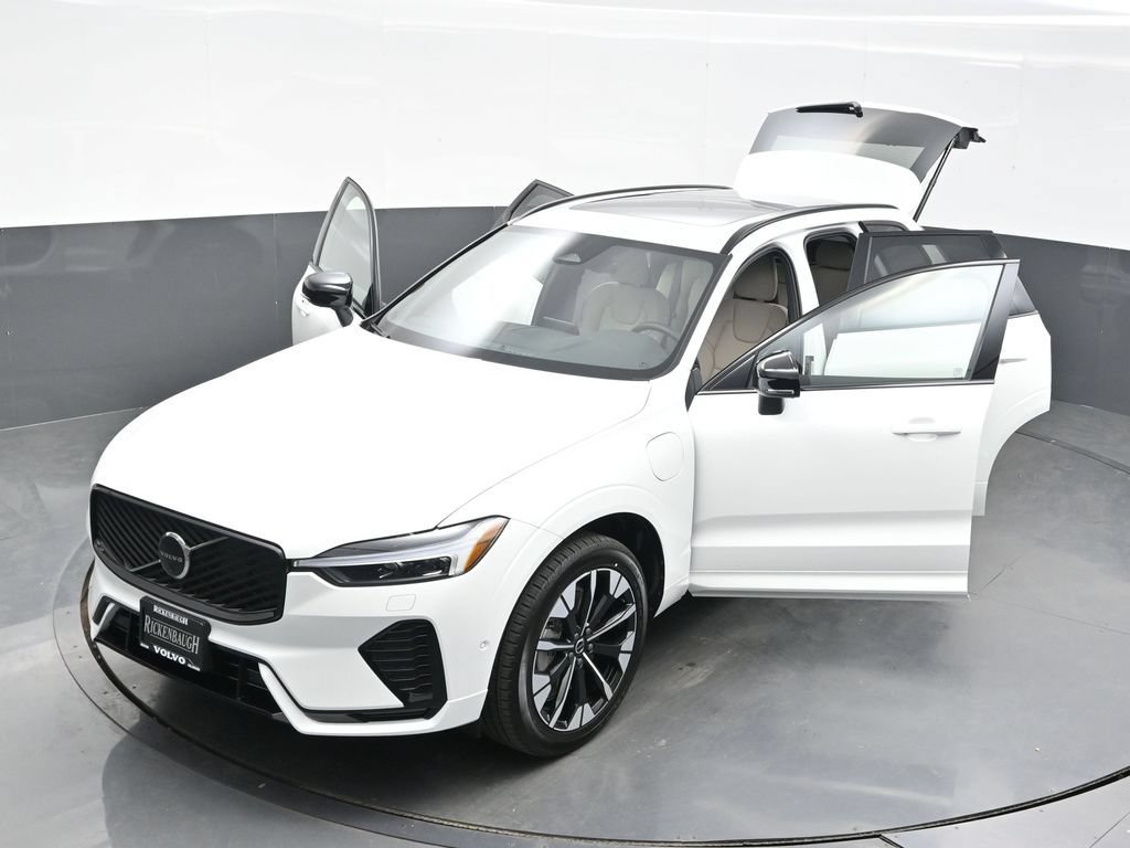 New 2026 Volvo XC60 T8 Plus w/ Climate Package PRO AWD/4WD image 40