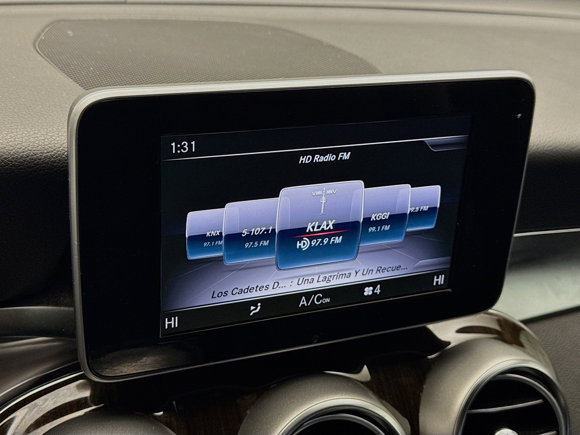 Used 2019 Mercedes-Benz GLC 350e 4MATIC image 11