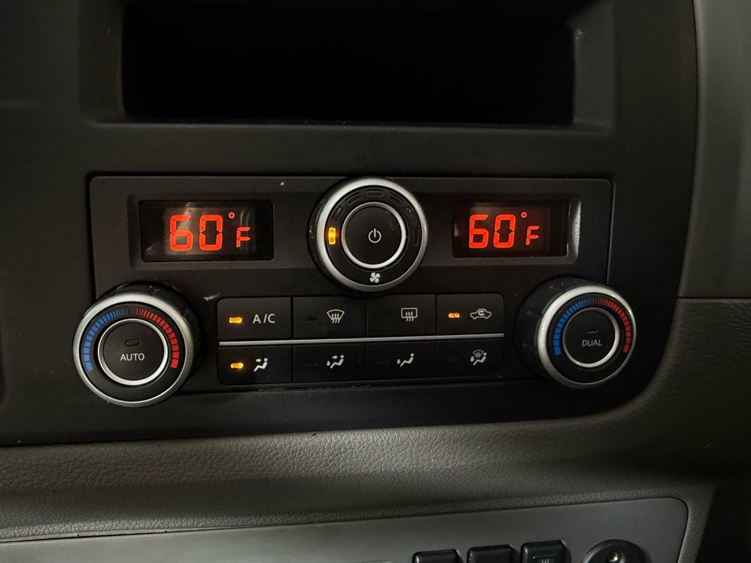 Used 2014 Nissan NV 3500 SL w/ Technology Package RWD image 10